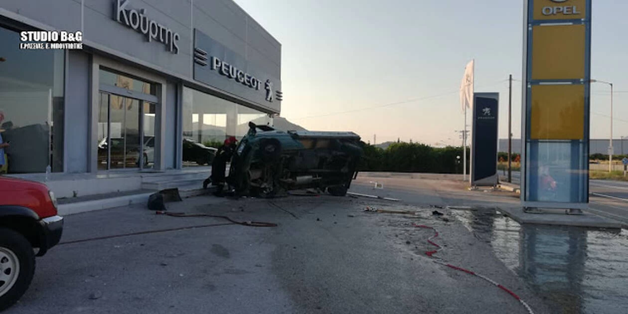 Τραγωδία στο Άργος: Φρικτό τροχαίο με ένα νεκρό – Εκσφενδονίστηκε από το αμάξι ο συνοδηγός-Σκληρές εικόνες